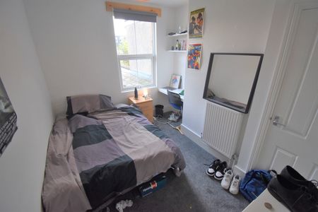 6 Bed Semi-Detached House, Blenheim Road, RG1 - Photo 3