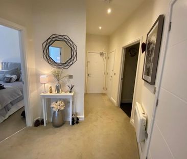 2 bedroom flat to rent - Photo 2