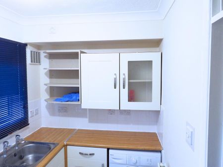 1 bedroom flat to rent - Photo 2