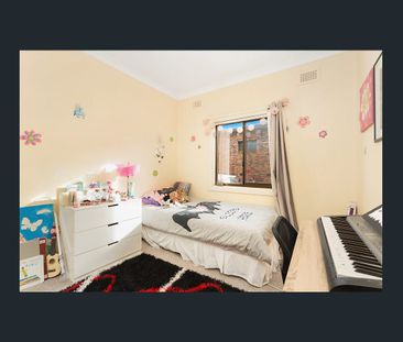 Low maintenance single level family home - Photo 3