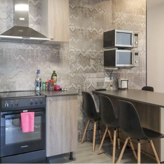 Gorgeous room with a private terrace in Madrid. - Photo 1