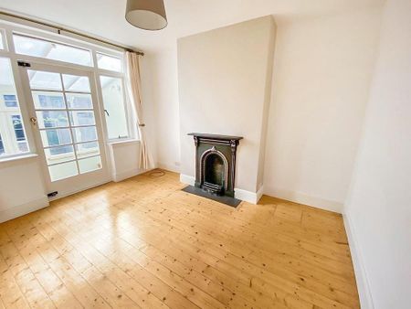 3 bedroom detached house to rent - Photo 2