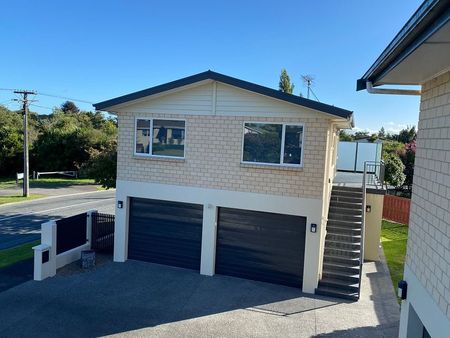 Chic 2BR Unit w/ Balcony in Chartwell - Photo 4