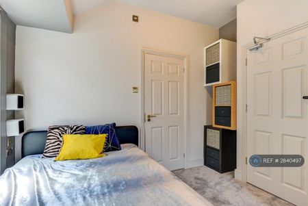 1 bedroom in a house share to rent - Photo 4