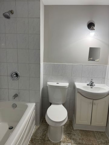 For Lease - 1598 Eglinton Avenue Unit# 2, Toronto, Ontario - Photo 3