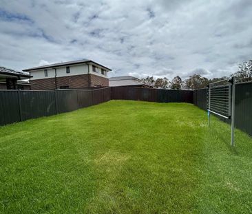 Near-New 5 Bedroom Family Home in Prime Leppington Location - Photo 2