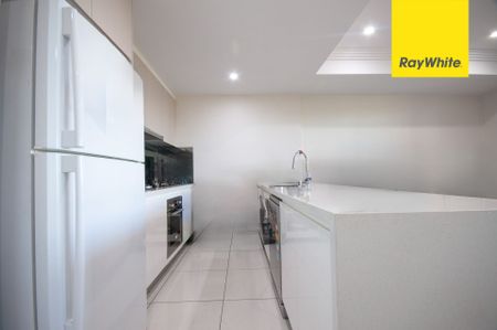 WELL PRESENTED TWO BEDROOM APARTMENT - Photo 3