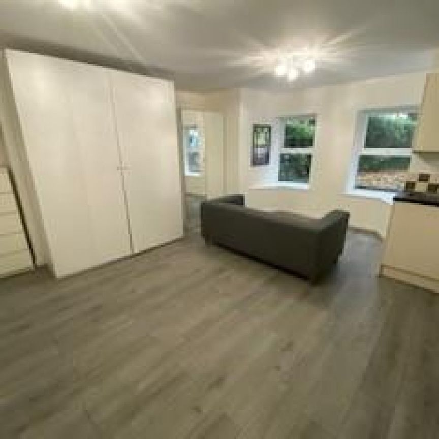 1 bedroom Flat To Let - Photo 1