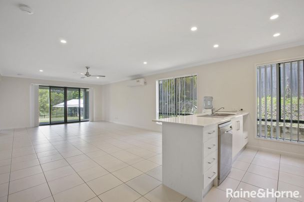 Discover Your Perfect Family Home in Pomona - Photo 1