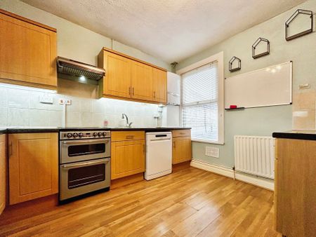 1 bed maisonette to rent in London Road, Colnbrook, SL3 - Photo 4