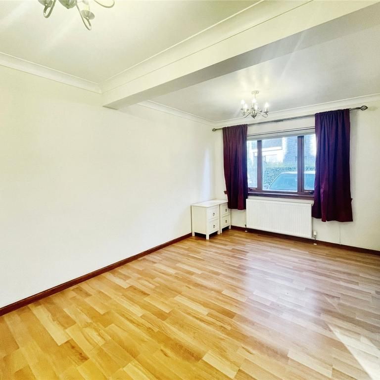 4 bedroom semi-detached house to rent - Photo 1