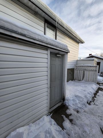 611 68 Avenue Southwest, Calgary - Photo 2