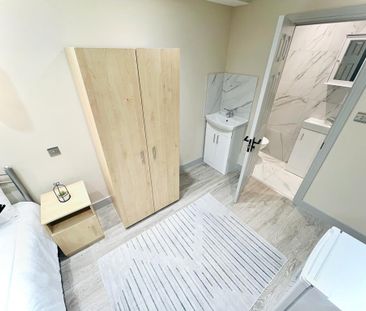 Room in a Shared Flat, Dunbar St, SE27 - Photo 1