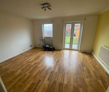 £1,250 PCM, Three Bedroom House with Off-Road Parking and Large Enc... - Photo 3