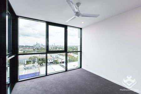 Luxury 2-bedroom 2-bathroom 1-carpark apartment. - Photo 4