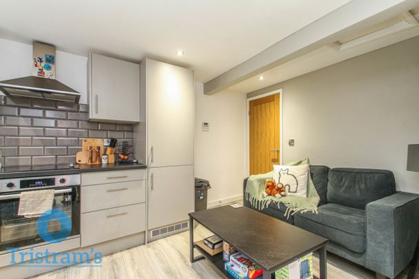 2 bed Apartment for Rent - Photo 1