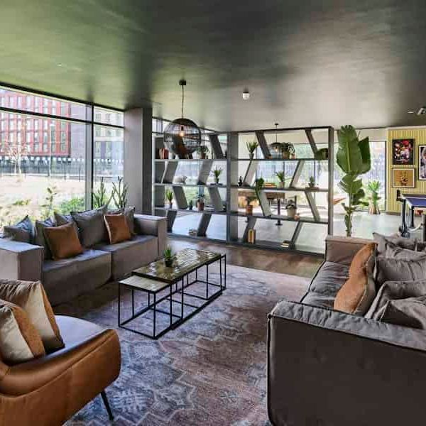 Studio Bronze - Photo 1