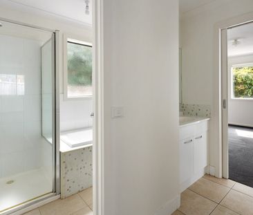 Easy Living in a Convenient Drouin Location - Photo 4