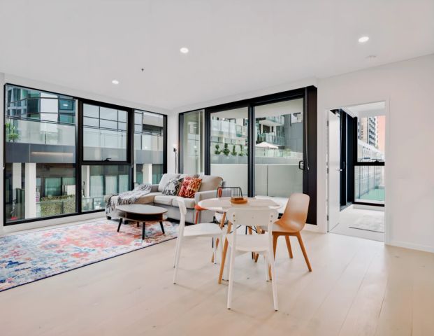 2b2b furniture included - Photo 1