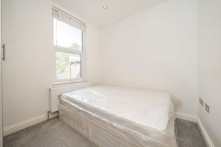 3 bedroom flat to rent - Photo 3