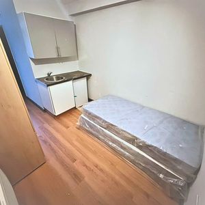 Studio Flat, Castillon Road, SE6 - Photo 2