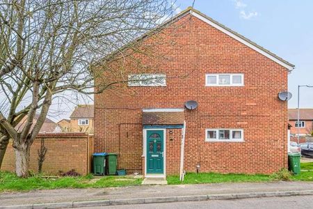 Lambourne Avenue, Aylesbury, HP21 - Photo 2