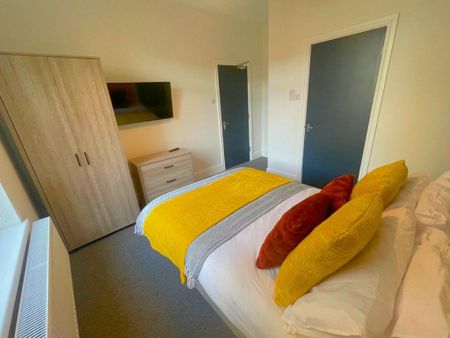 1 bedroom in a house share to rent - Photo 3