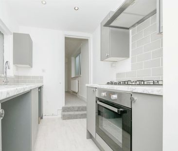 3 bedroom end of terrace house to rent - Photo 6