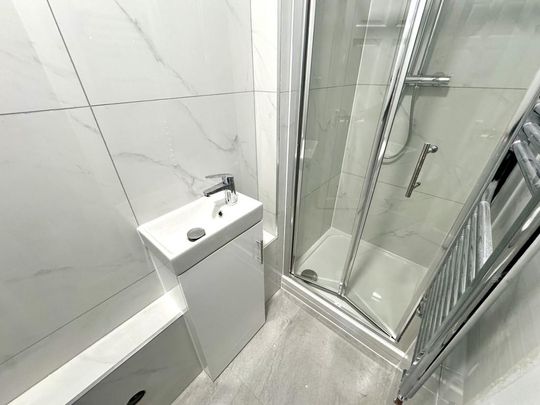 4 bedroom semi-detached house to rent - Photo 1