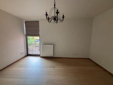 Ruim 3 slpk-appartement met staanplaats in centrum Genk. - Foto 4