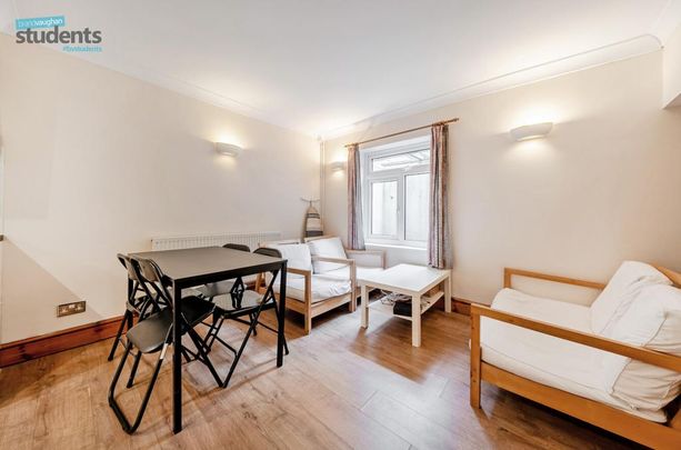 4 bedroom terraced house to rent - Photo 1