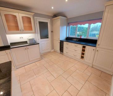 4 bedroom detached house to rent - Photo 2