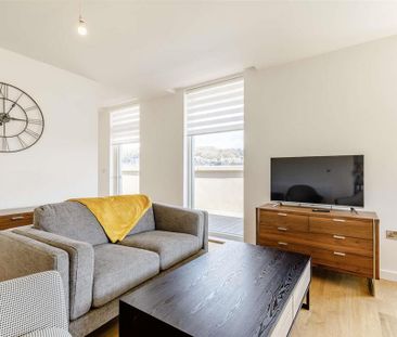 2 bedroom penthouse to rent - Photo 3