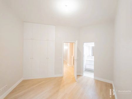 Rental Apartment Paris 18th Clignancourt - Photo 2