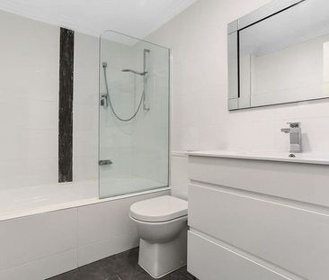 Tri Level Townhouse in the heart of Alexandria - Photo 2