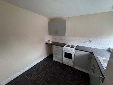 2 bedroom maisonette to rent - Photo 5