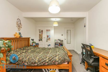 References Pending - 2 bed Apartment - Photo 5