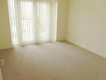 Oakwell Vale, Barnsley - Photo 3