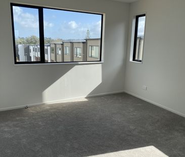 35A Matipo Road, Te Atatu Peninsula - Photo 6