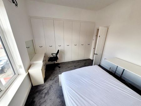3 bedroom terraced house to rent - Photo 4