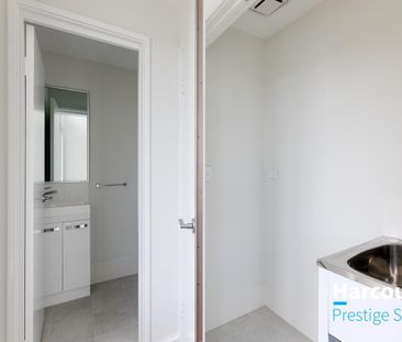 Brand New Townhouse Living in Hilbert's Sienna Wood Estate. - Photo 6