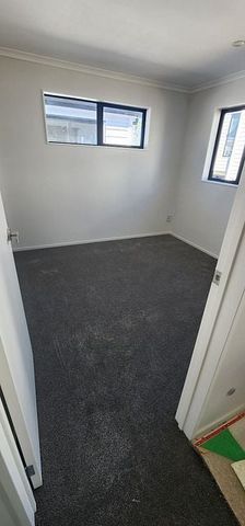 Spacious 5 Bed House in Pukekohe - Photo 5