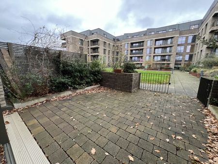 Murray Green, Woking, Surrey, GU21 - Photo 4