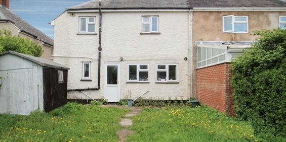 4 bedroom semi-detached house to rent - Photo 3