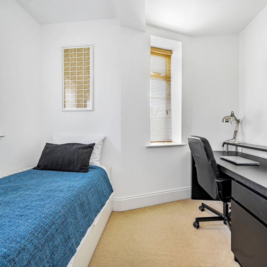 Eaglesfield Road, London, SE18 - Photo 1