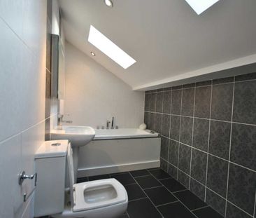 Flat to rent - Waverley Crescent, Plumstead, SE18 - Photo 6