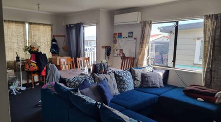 Tidy 2 bedroom - Photo 2