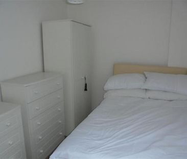 1 bedroom Flat To Let - Photo 3