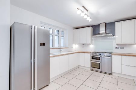 4 bedroom detached house to rent - Photo 2