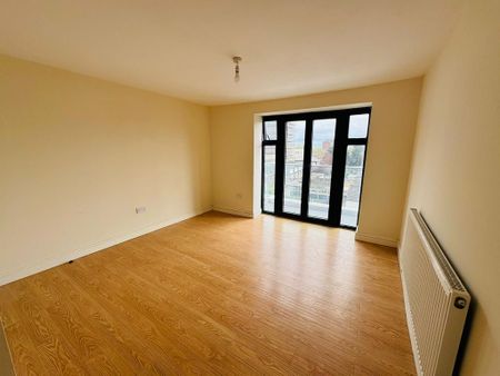 3 bedroom flat to rent - Photo 4